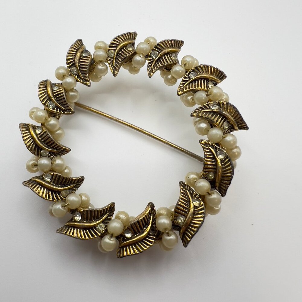 Vintage Sarah Coventry Gold Tone Wreath Brooch Faux Pearls